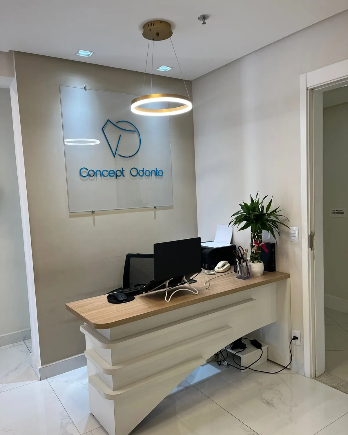 Recepcao do consultorio de odontologia da Dra. Carolina Vivan em Sao Paulo