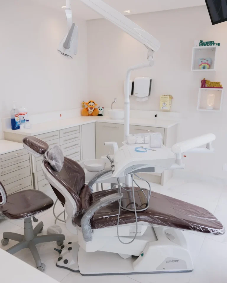 Sala de atendimento, consultório da Dra. Carolina Vivan em Pinheiros