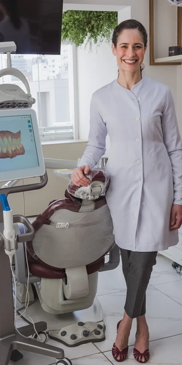 dra carol vivan em pé